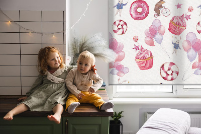 Fenster Rollo mit rosafarbenem Motiv aus Luftballons, Donuts und Häschen