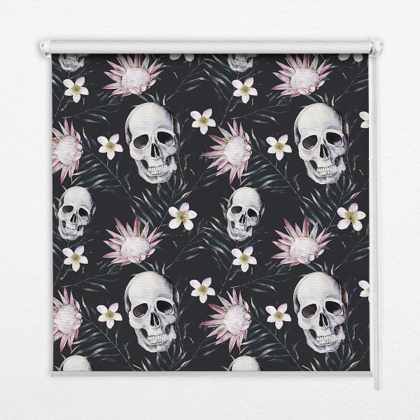 Verdunkelungsrollo mit einem Motiv aus einem Schädel zwischen Blumen