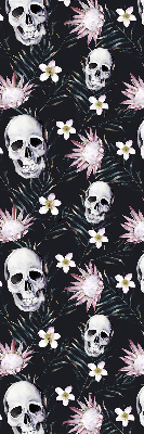 Verdunkelungsrollo mit einem Motiv aus einem Schädel zwischen Blumen