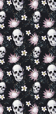Verdunkelungsrollo mit einem Motiv aus einem Schädel zwischen Blumen