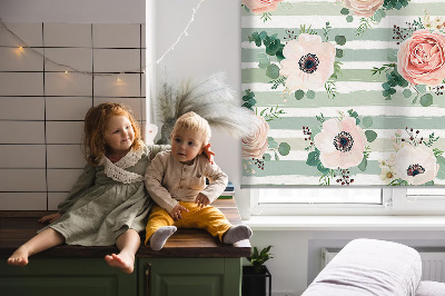 Fenster Rollo mit Rosen auf grünen, horizontalen Streifen
