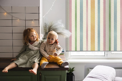 Fenster Rollo mit bunten vertikalen Streifen