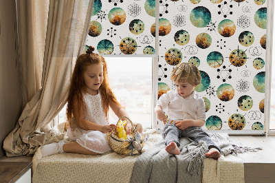 Fenster Rollo mit bunten Kreisornamenten