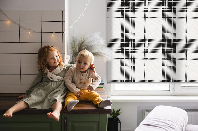 Fenster Rollo in Grautönen mit Tartanmuster