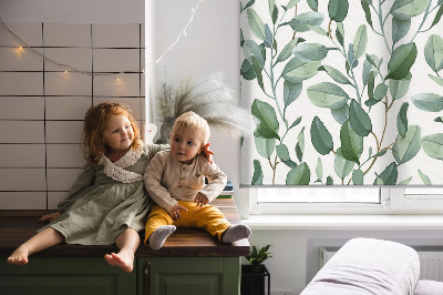 Fenster Rollo mit Blättern an den Zweigen