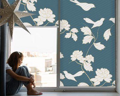 Fenster Rollo mit weißem Vogel- und Blütenmuster
