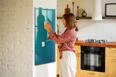 Beschreibbare Magnettafel mit geometrischer Abstraktion