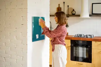 Beschreibbare Magnettafel mit geometrischer Abstraktion