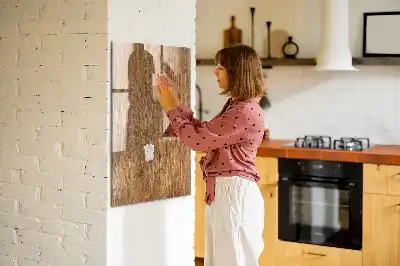 Beschreibbare Magnettafel in warmen Holztönen