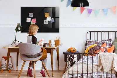 Magnettafel beschreibbar mit dunklem Wandmuster