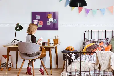 Beschreibbare Magnettafel für die Küche in Violett