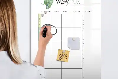 Speiseplan als Magnettafel zum Schreiben