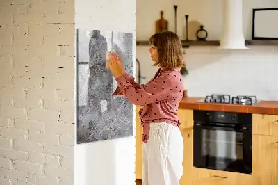 Beschreibbare Magnettafel in dunkler Marmoroptik