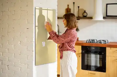Beschreibbare Magnettafel in Creme