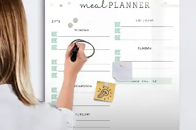 Essensplaner als beschreibbare Magnettafel