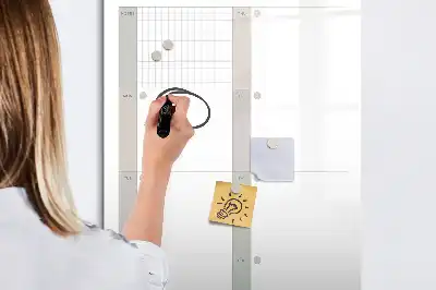 Wochenplaner als beschreibbare Magnettafel
