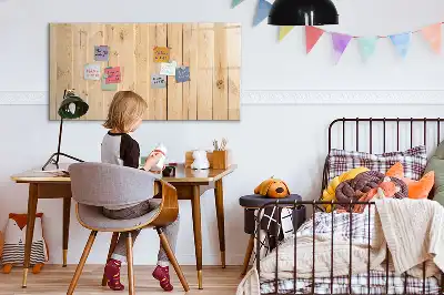 Beschreibbare Magnettafel aus Holzbrettern