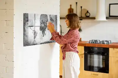 Weltkarte als beschreibbare Magnettafel