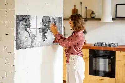 Weltkarte als beschreibbare Magnettafel