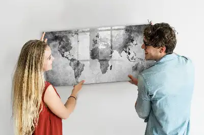 Weltkarte als beschreibbare Magnettafel
