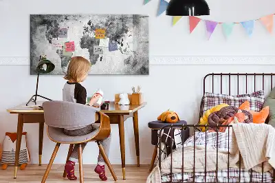 Weltkarte als beschreibbare Magnettafel