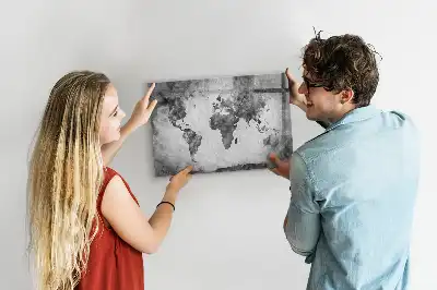 Weltkarte als beschreibbare Magnettafel