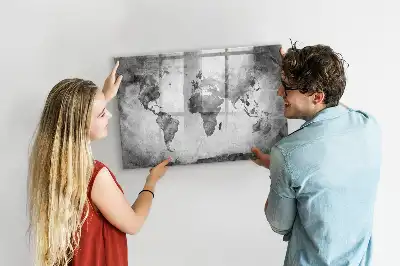 Weltkarte als beschreibbare Magnettafel