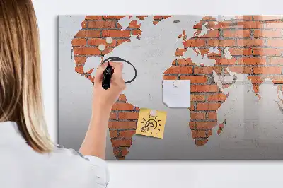 Beschreibbare Weltkarte auf Ziegeln