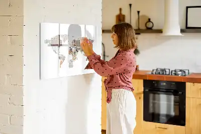 Schreib-Magnettafel mit bunten Buchstaben