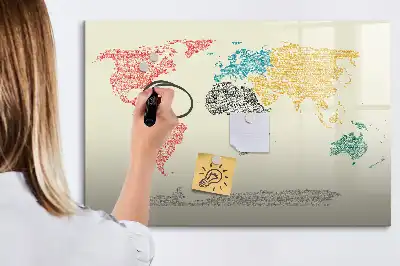 Weltkarte aus Buchstaben als beschreibbare Magnettafel