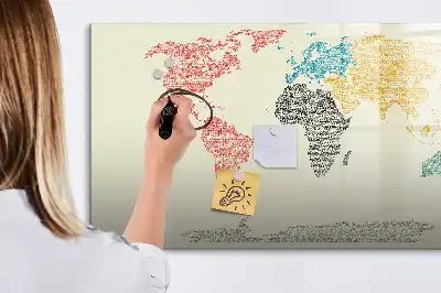Weltkarte aus Buchstaben als beschreibbare Magnettafel