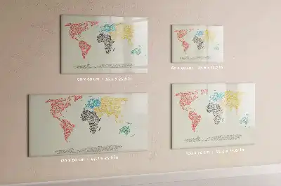 Weltkarte aus Buchstaben als beschreibbare Magnettafel