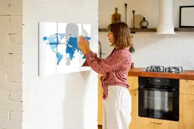 Weltkarte als beschreibbare Magnettafel