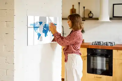 Weltkarte als beschreibbare Magnettafel