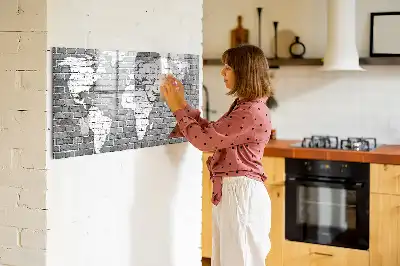 Beschreibbare Magnettafel mit Weltkartenmotiv auf Ziegeloptik