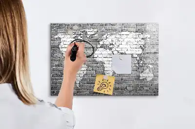 Beschreibbare Magnettafel mit Weltkartenmotiv auf Ziegeloptik