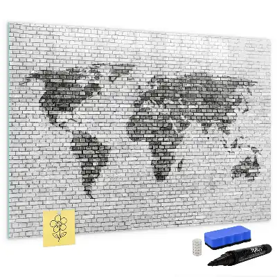 Beschreibbare Magnettafel mit Weltkarte auf Ziegelwand