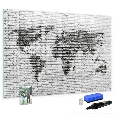 Beschreibbare Magnettafel mit Weltkarte auf Ziegelwand