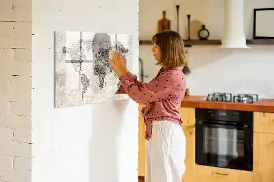 Schreib-Magnettafel in Optik einer Zeitungsweltkarte