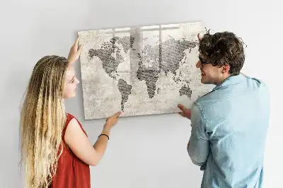 Schreib-Magnettafel in Optik einer Zeitungsweltkarte