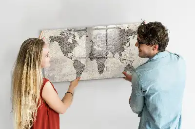 Schreib-Magnettafel in Optik einer Zeitungsweltkarte