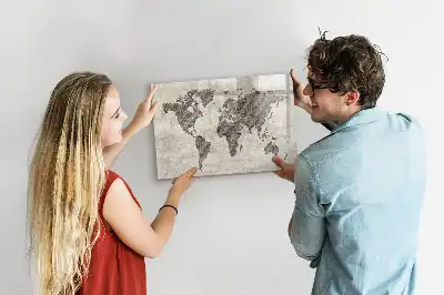 Schreib-Magnettafel in Optik einer Zeitungsweltkarte