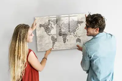 Schreib-Magnettafel in Optik einer Zeitungsweltkarte