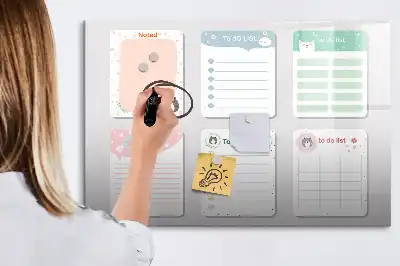 Beschreibbare Magnettafel mit bunten Notizen