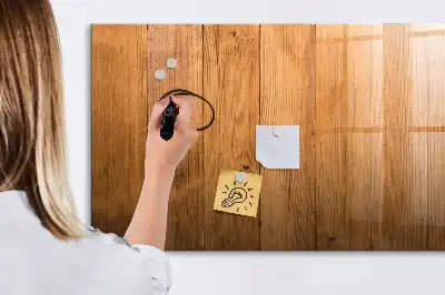 Beschreibbare Magnettafel aus Holzbrettern
