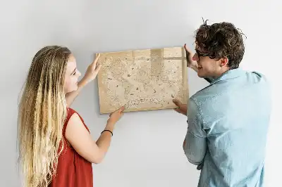 Beschreibbare Magnettafel im Design einer Vintage-Weltkarte