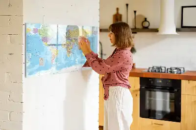 Politische Weltkarte als magnetische Schreibtafel