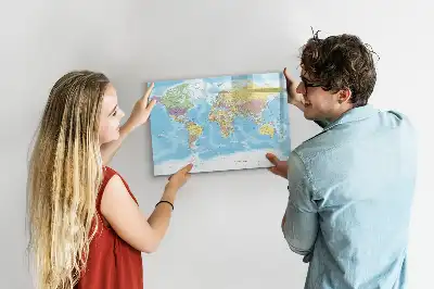 Politische Weltkarte als magnetische Schreibtafel