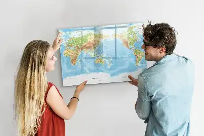 Physische Weltkarte als beschreibbare Magnettafel