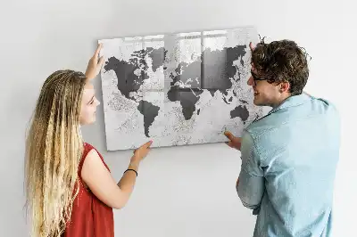 Beschreibbare Magnettafel mit Weltkarten-Motiv im Beton-Look